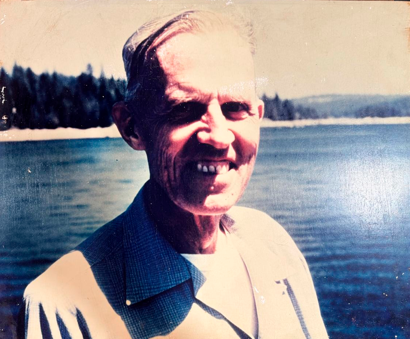 Dr. Roy W. Carlson — foto original, antes da restauração